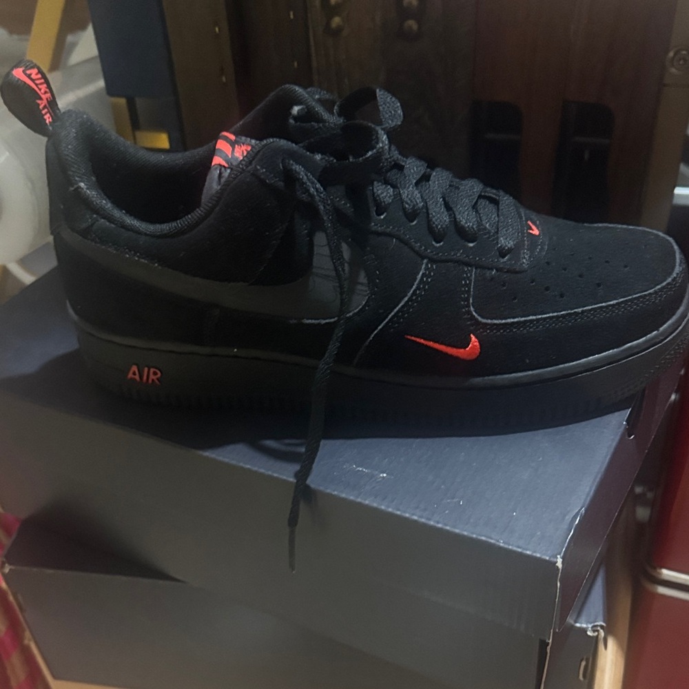 Nike Men's Black Sneakers with Red Accents